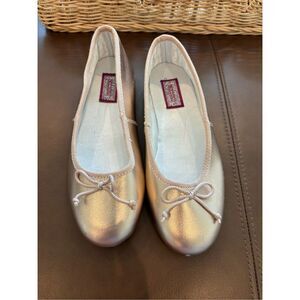 NWOB L’amour gold ballet flats, Sz 2, $78